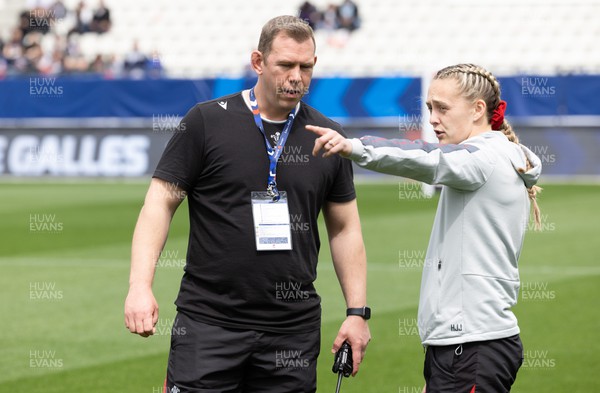 230423 - France v Wales, TicTok Women’s 6 Nations - Wales head coach Ioan Cunningham and captian Hannah Jones of Wales check out the pitch on arrival at the stadium