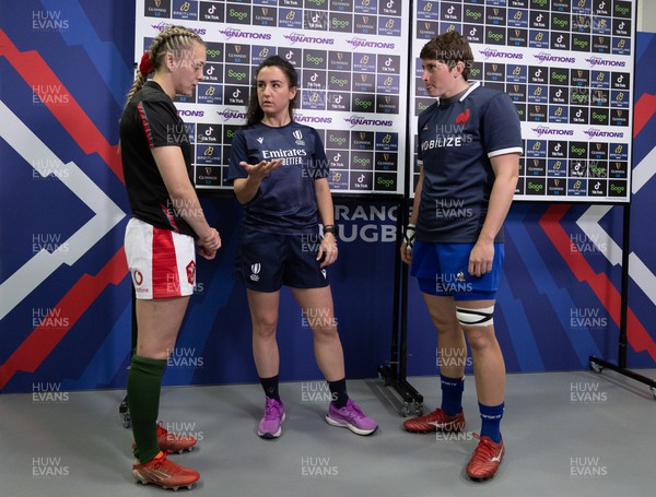 230423 - France v Wales, TicTok Women’s 6 Nations - Hannah Jones of Wales and Audrey Forlani of France toss the coin to decide kick off