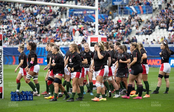 230423 - France v Wales, TicTok Women’s 6 Nations - The Wales team warms up