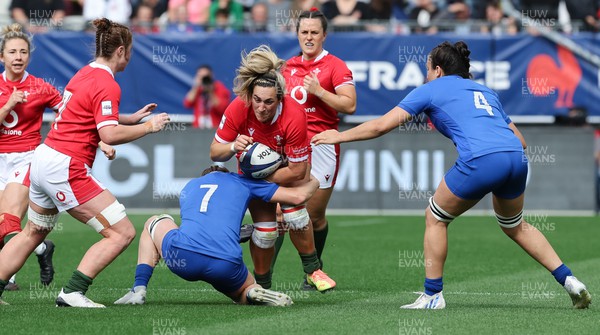 230423 - France v Wales, TicTok Women’s 6 Nations - Courtney Keight of Wales takes on Gaelle Hermet of France