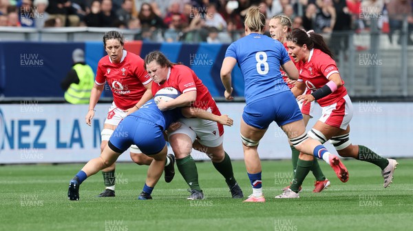 230423 - France v Wales, TicTok Women’s 6 Nations - Abbey Constable of Wales charges forward
