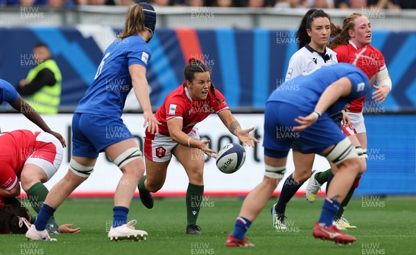 230423 - France v Wales, TicTok Women’s 6 Nations - Ffion Lewis of Wales feeds the ball out