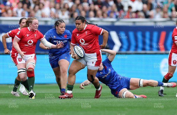 230423 - France v Wales, TicTok Women’s 6 Nations - Sisilia Tuipulotu of Wales charges forward