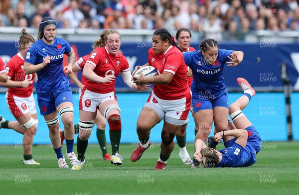 230423 - France v Wales, TicTok Women’s 6 Nations - Sisilia Tuipulotu of Wales charges forward