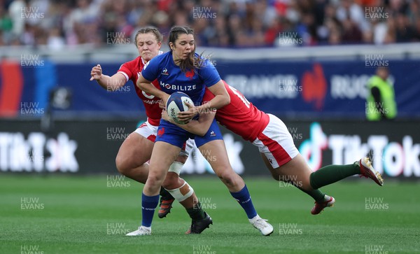 230423 - France v Wales, TicTok Women’s 6 Nations - Cyrielle Banet of France is tackled by Hannah Jones of Wales