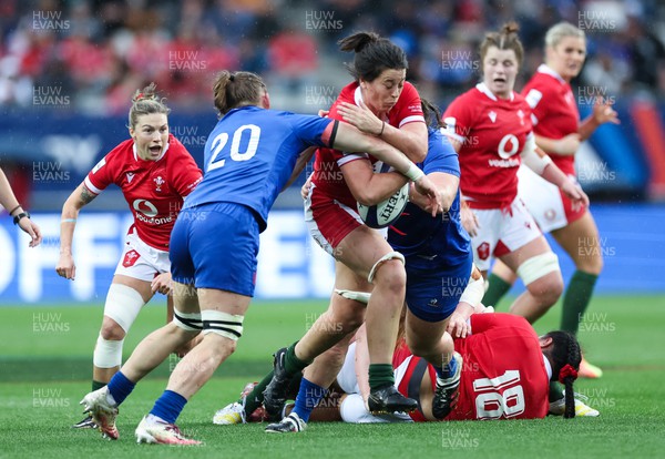 230423 - France v Wales, TicTok Women’s 6 Nations - Sioned Harries of Wales splits the French defence