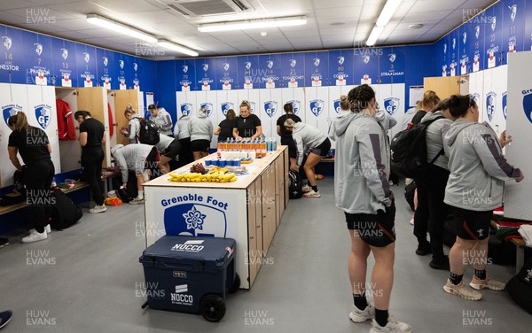 230423 - France v Wales, TicTok Women’s 6 Nations - The team arrive for the changing room
