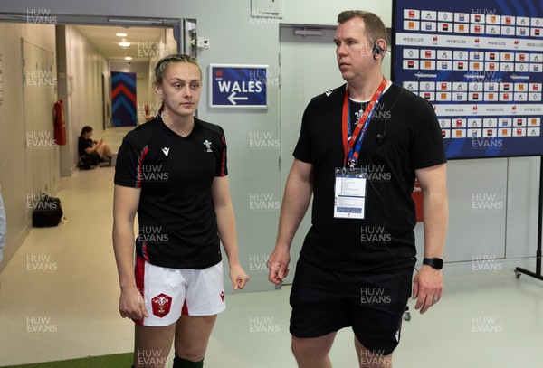 230423 - France v Wales, TicTok Women’s 6 Nations - Hannah Jones of Wales and Wales head coach Ioan Cunningham wait for the coin toss