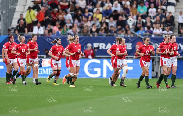 230423 - France v Wales, TicTok Women’s 6 Nations - The Welsh team make their way to the changing room at half time