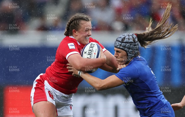 230423 - France v Wales, TicTok Women’s 6 Nations - Lleucu George of Wales takes on Cyrielle Banet of France 