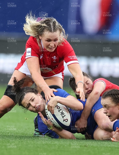 230423 - France v Wales, TicTok Women’s 6 Nations - Alex Callender of Wales looks to claim the ball