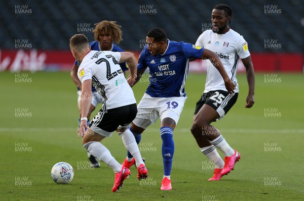 100720 - Fulham v Cardiff City - SkyBet Championship - Nathaniel Mendez-Laing of Cardiff City is challenged by Joe Bryan of Fulham