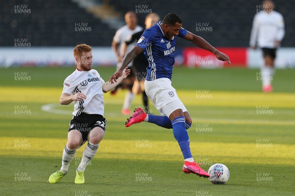 100720 - Fulham v Cardiff City - SkyBet Championship - Nathaniel Mendez-Laing of Cardiff City is challenged by Harrison Reed of Fulham