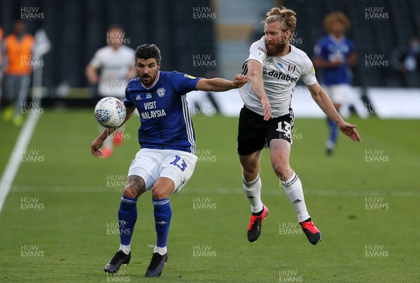 100720 - Fulham v Cardiff City - SkyBet Championship - Callum Paterson of Cardiff City is challenged by Tim Ream of Fulham