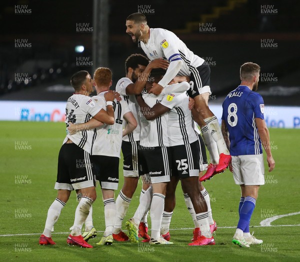 100720 - Fulham v Cardiff City - SkyBet Championship - Joshua Onomah of Fulham celebrates with team mates after scoring a goal in the second half