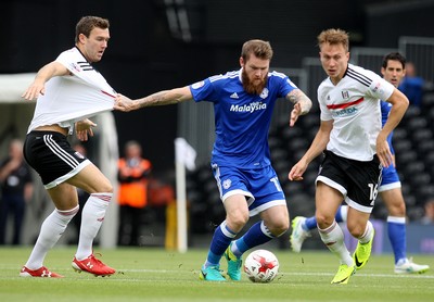 200816 - Fulham vs Cardiff City - SkyBet Championship -Aron Gunnarsson on the attack for Cardiff