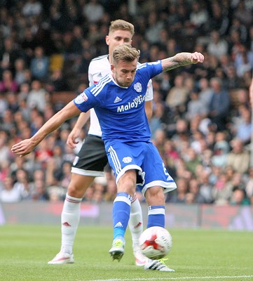 200816 - Fulham vs Cardiff City - SkyBet Championship -Joe Ralls of Cardiff scores their 1st goal