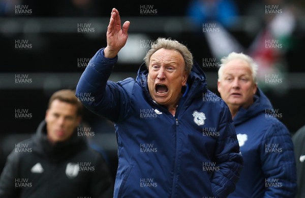 270419 - Fulham v Cardiff City, Premier League - Cardiff City manager Neil Warnock shouts instructions from the touchline