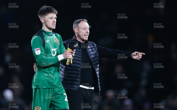 260220 - Fulham v Swansea City, Sky Bet Championship - Swansea City head coach Steve Cooper with Swansea City goalkeeper Freddie Woodman as he applauds the fans at the end of the match