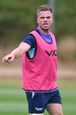 280726 - Picture shows new Scarlets Signing Gareth Anscombe during a training session