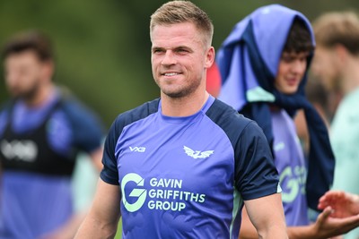 280726 - Picture shows new Scarlets Signing Gareth Anscombe during a training session