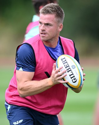 280726 - Picture shows new Scarlets Signing Gareth Anscombe during a training session