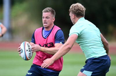 280726 - Picture shows new Scarlets Signing Gareth Anscombe during a training session