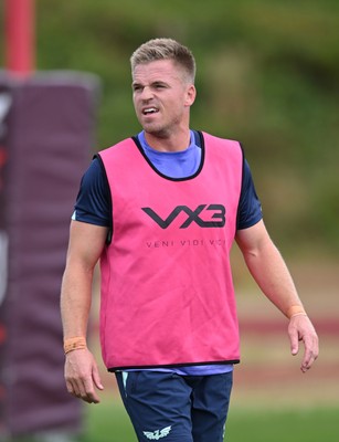 280726 - Picture shows new Scarlets Signing Gareth Anscombe during a training session