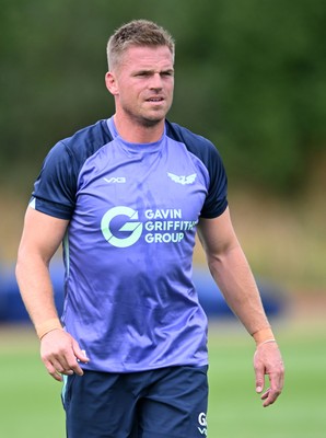 280726 - Picture shows new Scarlets Signing Gareth Anscombe during a training session