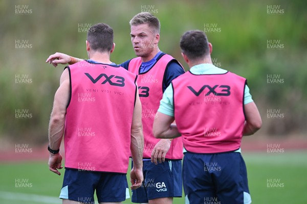 280726 - Picture shows new Scarlets Signing Gareth Anscombe during a training session