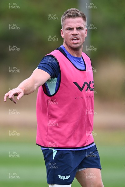 280726 - Picture shows new Scarlets Signing Gareth Anscombe during a training session