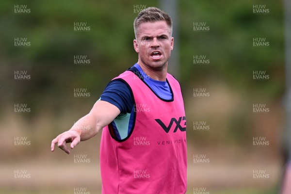 280726 - Picture shows new Scarlets Signing Gareth Anscombe during a training session