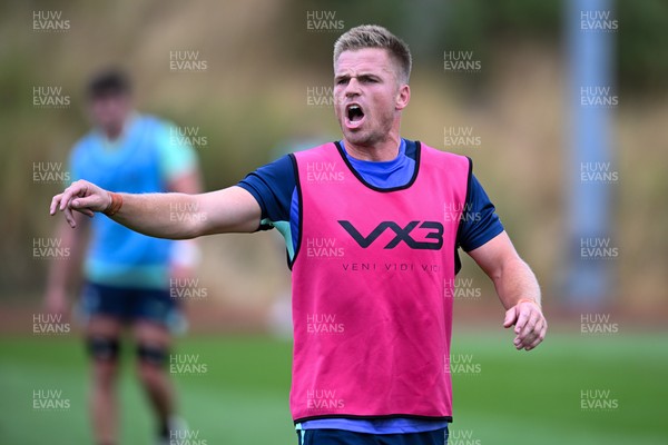 280726 - Picture shows new Scarlets Signing Gareth Anscombe during a training session