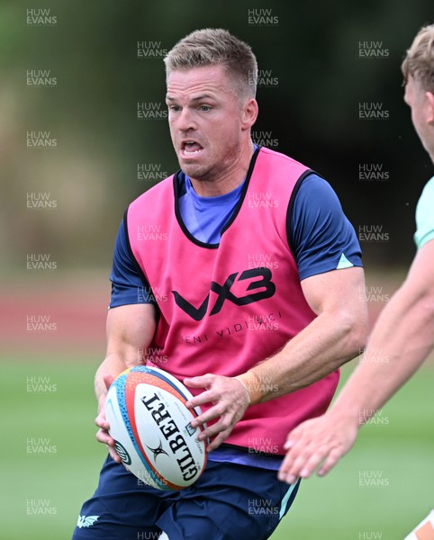 280726 - Picture shows new Scarlets Signing Gareth Anscombe during a training session