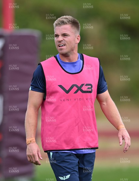 280726 - Picture shows new Scarlets Signing Gareth Anscombe during a training session