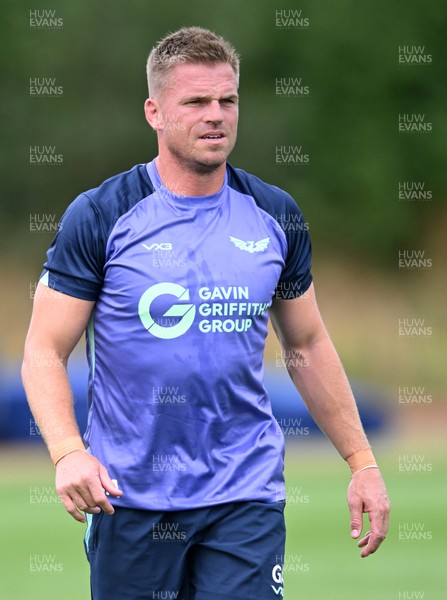 280726 - Picture shows new Scarlets Signing Gareth Anscombe during a training session