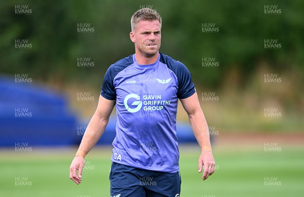 280726 - Picture shows new Scarlets Signing Gareth Anscombe during a training session