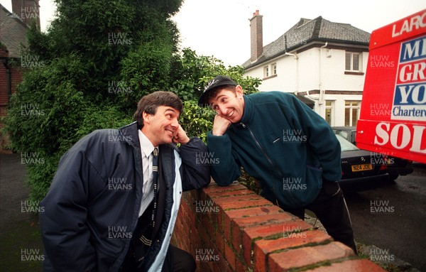 191295 - Rugby stars Gareth Davies and Jonathan Davies find out they are now neighbours after Jonathan's move back to Cardiff 