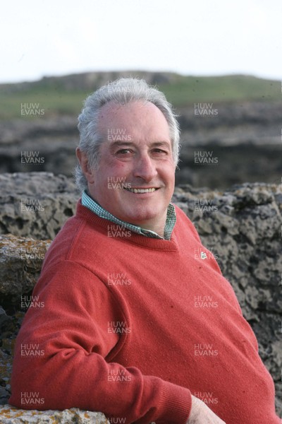 17.09.07  Former British Lion,Wales and Barbarian rugby legend Gareth Edwards...  