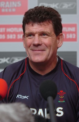 31.10.06 - Wales Rugby Press Conf. - Wales Coach, Gareth Jenkins talks to the press at a press conference at the Vale Hotel, South Wales 