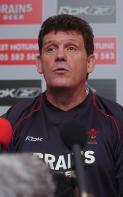 31.10.06 - Wales Rugby Press Conf. - Wales Coach, Gareth Jenkins talks to the press at a press conference at the Vale Hotel, South Wales 