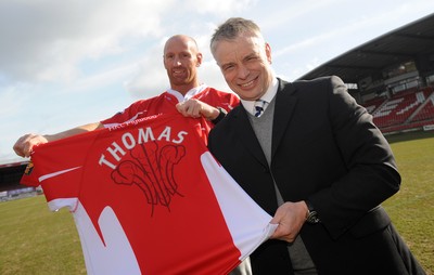 05.03.10 - Crusaders Rugby League Press Conference - Gareth Thomas who has signed for Crusaders Rugby League today with head coach Brian Noble(R). 