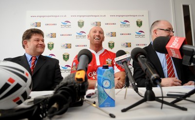 05.03.10 - Crusaders Rugby League Press Conference - Gareth Thomas who has signed for Crusaders Rugby League today, with Chairman Ian Roberts(L) and Chief Executive Paul Retout. 