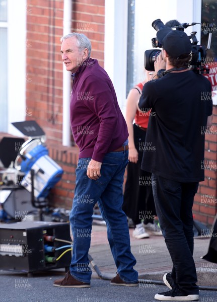 120719 - Gavin and Stacey Filming in Barry, South Wales -  Larry Lamb on the set of Gavin and Stacey in Barry