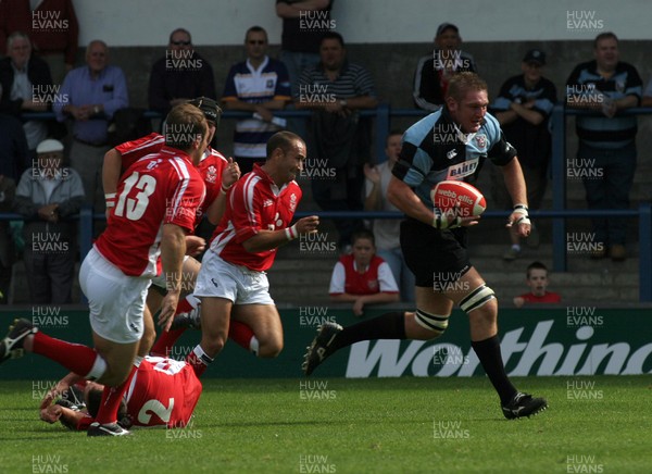 090906 - Cardiff v Llanelli - Principality Premiership - Gavin Lucas