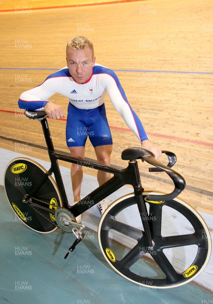 24.07.08 - GB Olympic Cycling team , Newport Velodrome, south Wales Great Britain 2008 Olympic Cycling Team member Chris Hoy 