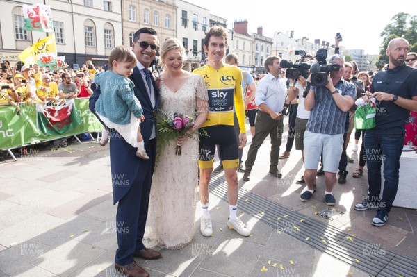 090818 - Geraint Thomas Homecoming Parade - Geraint Thomas meets a couple who were getting have just got married in Cardiff Castle during a homecoming parade in Cardiff City centre after winning the Tour de France
