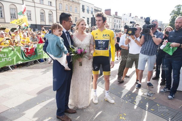 090818 - Geraint Thomas Homecoming Parade - Geraint Thomas meets a couple who were getting have just got married in Cardiff Castle during a homecoming parade in Cardiff City centre after winning the Tour de France