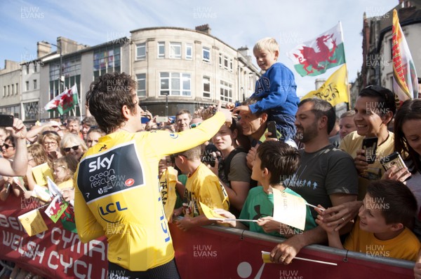 090818 - Geraint Thomas Homecoming Parade - Geraint Thomas during a homecoming parade in Cardiff City centre after winning the Tour de France