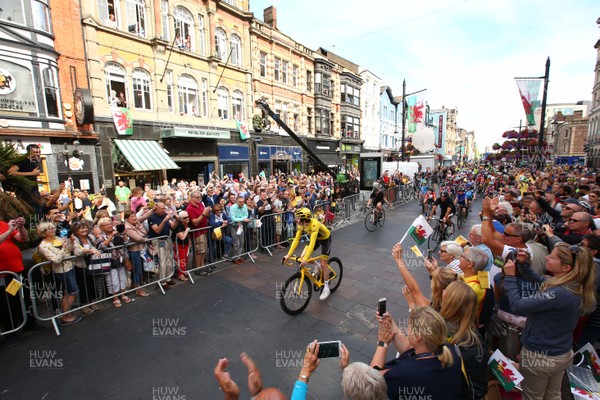 090818 - Geraint Thomas Homecoming welcome -  Fans pack St Mary Street to welcome home Geraint Thomas  